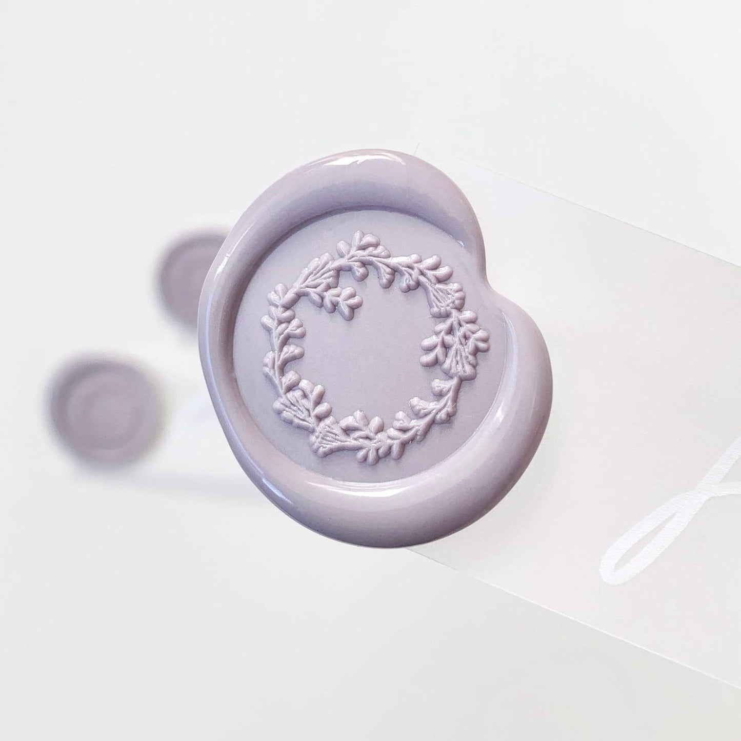 UNIQOOO Mailable Glue Gun Sealing Wax Sticks for Wax Seal Stamp - Mauve Dusty Lilac Purple, Great for Wedding Invitations, Cards Envelopes, Snail Mails, Wine Packages, Gift Ideas, Pack of 8