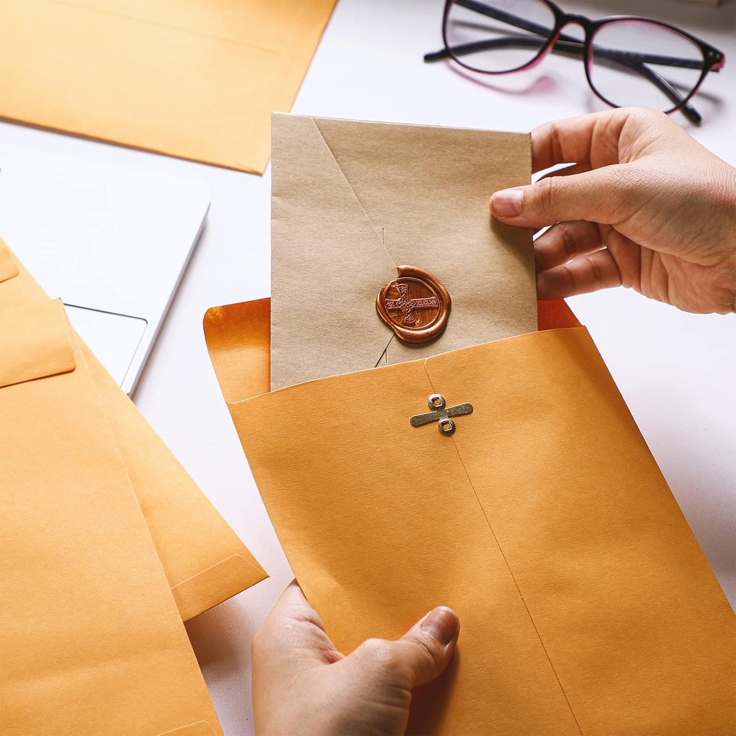 Ctosree 300 Pcs Manilla Envelopes Clasp Envelopes Bulk Brown Kraft Catalog Letter with Clasp Closure and Gummed Seal 28lb Heavyweight Paper (6 x 9 Inch)