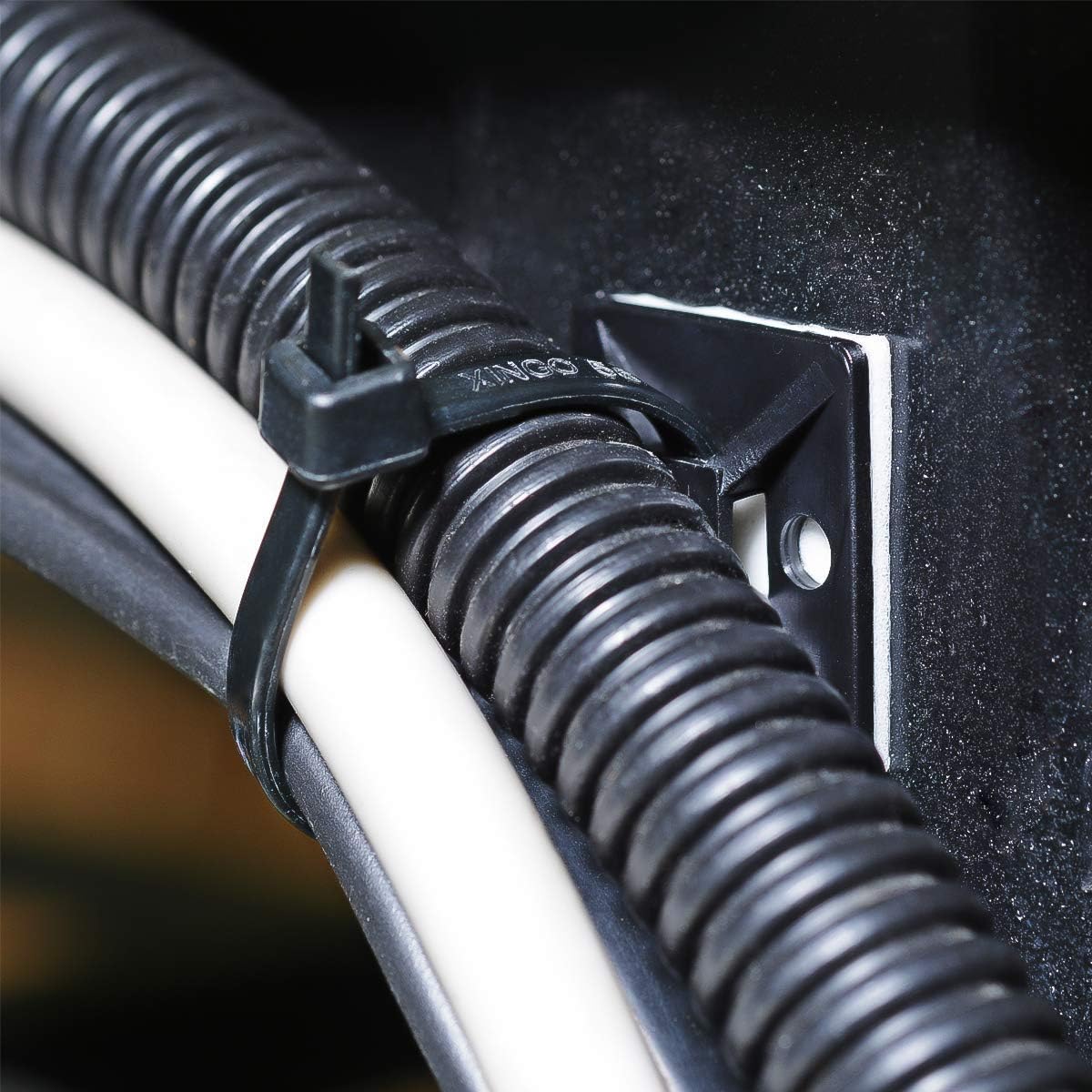 200pcs 3/4" Back-Glue Self Adhesive Black Strong Cable Zip Tie Mounts with 8" Ties, Screws, UV Protection Outdoor Sticky Wire Fasteners Cable Clips Management Anchors Organizer Holders Squares