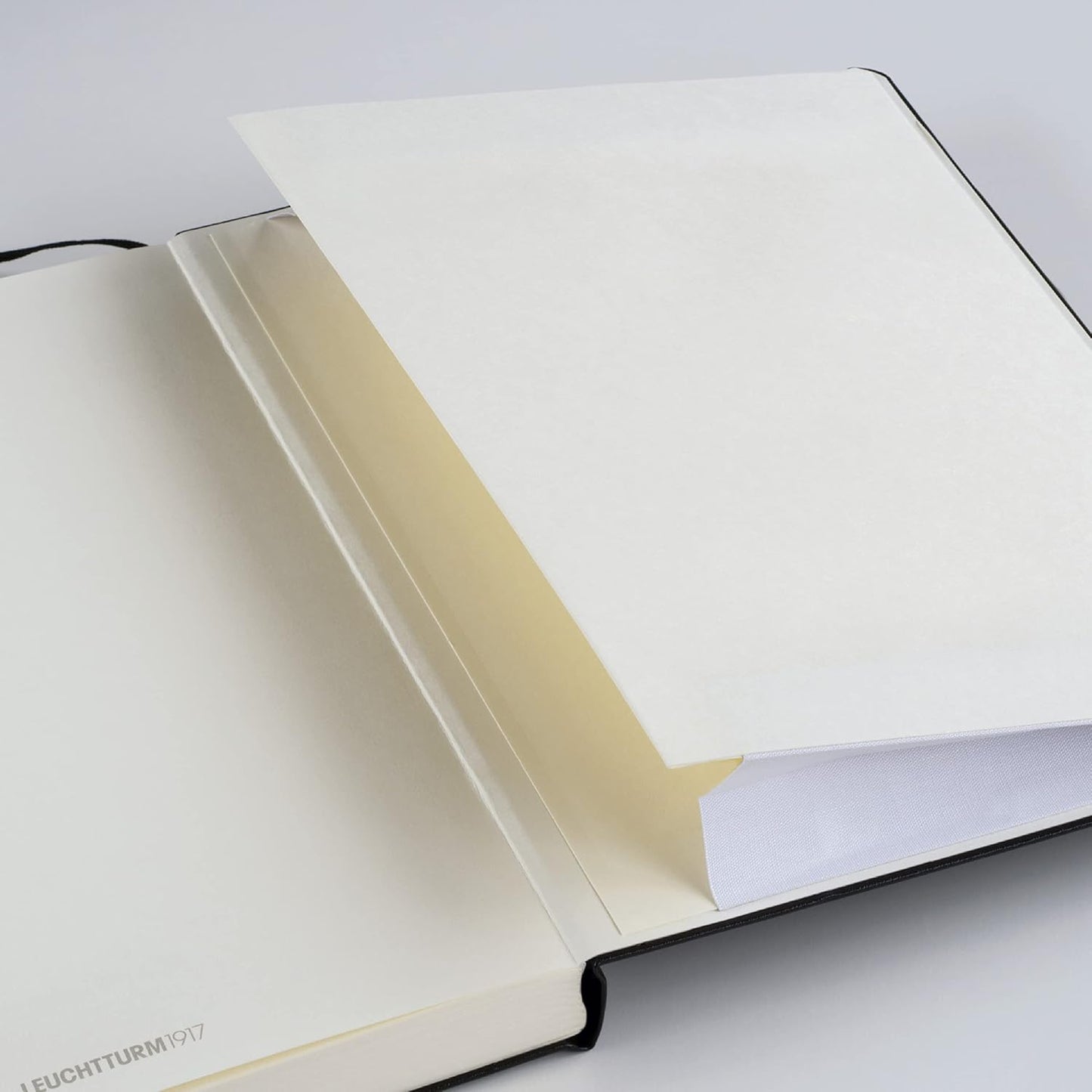 LEUCHTTURM1917 - Notebook Hardcover Medium A5-251 Numbered Pages for Writing and Journaling (Forest Green, Plain)