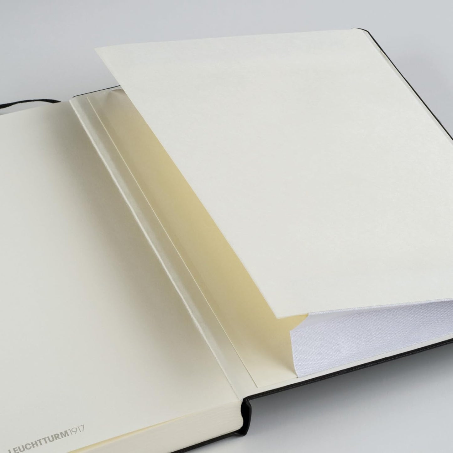 LEUCHTTURM1917 - Notebook Hardcover Medium A5-251 Numbered Pages for Writing and Journaling (Black, Dotted)
