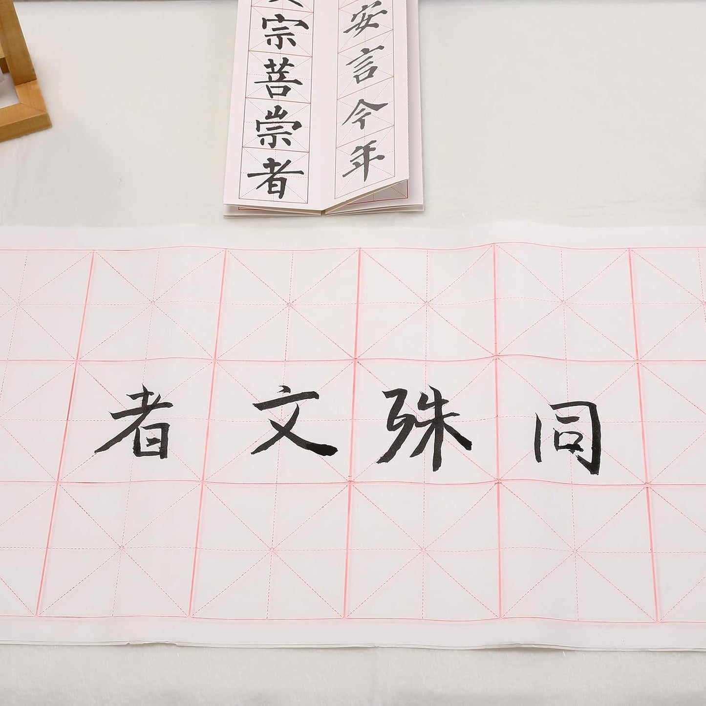 MEGREZ Chinese Calligraphy Xuan Paper Brush Writing Sumi Paper Xuan Paper Rice Paper with Grids for Students, Beginners Practice Kanji Japanese Calligraphy, 100 Sheets/Pack, 7.5cm/Grid