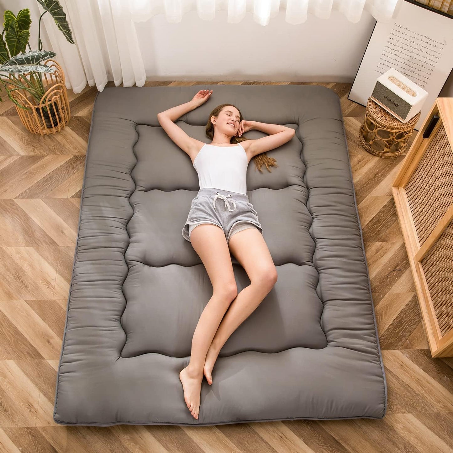 MAXYOYO Japanese Floor Mattress Futon Mattress, 4" Thicken Tatami Mat Sleeping Pad Foldable Roll Up Mat Boys Girls Dormitory Pad Kids Floor Lounger Pillow Bed, Charcoal Grey, Queen Size
